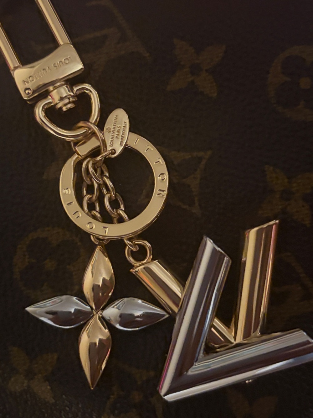 ✨🔑👜  (new) • LV • Louisette • 2 Tone Metal • Keychain • Bag Charm 👜🔑✨